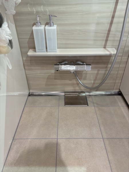 洗い場を広く確保できる、スリムでコンパクトなカウンター